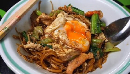 โกลาเจ้าเก่าหมี่ฮกเกี้ยน